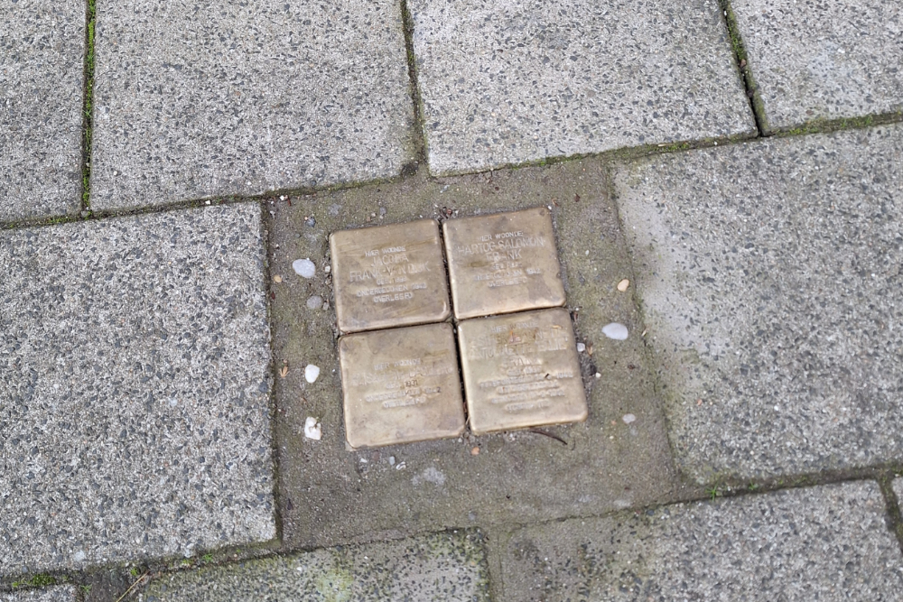 Stumbling Stones Dorpsstraat 6