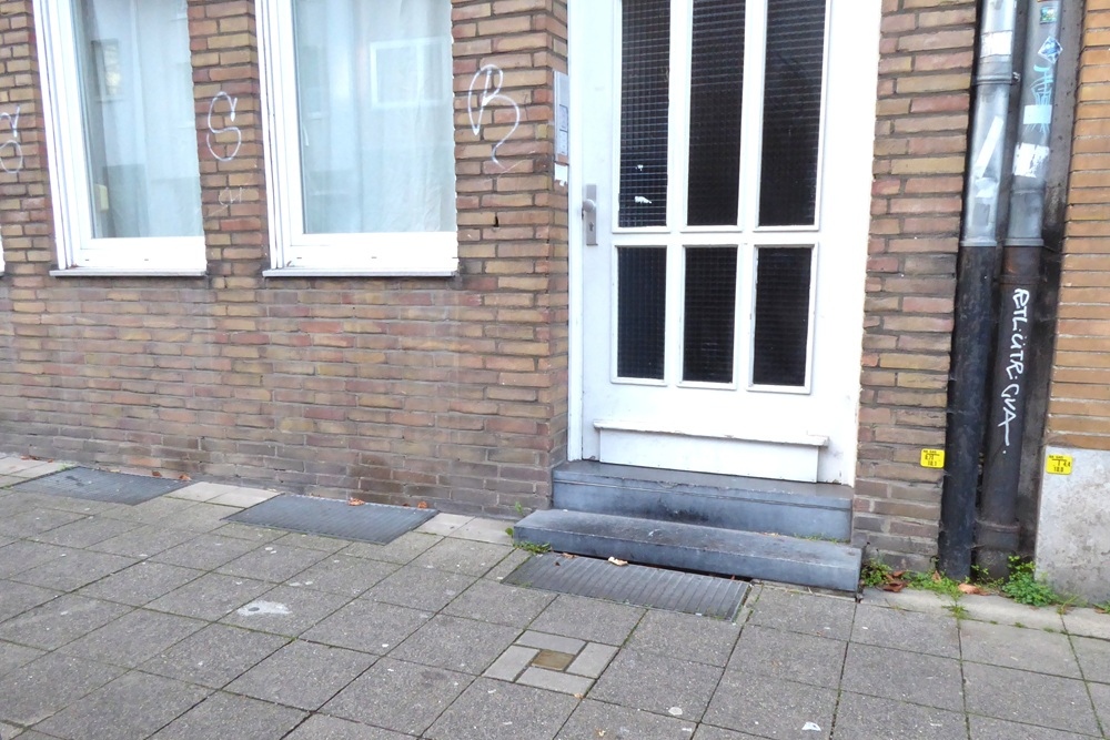 Stumbling Stone Aretzstrasse 7 #2