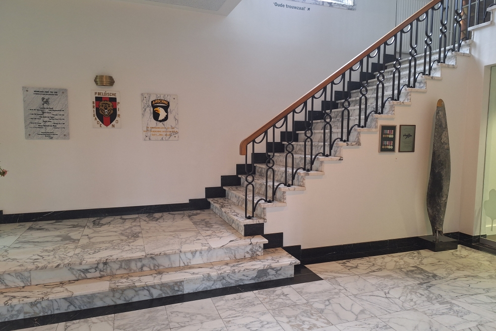 Gedenktekens 101 Airborne en 1e Brigade Piron Gemeentehuis Opheusden #3