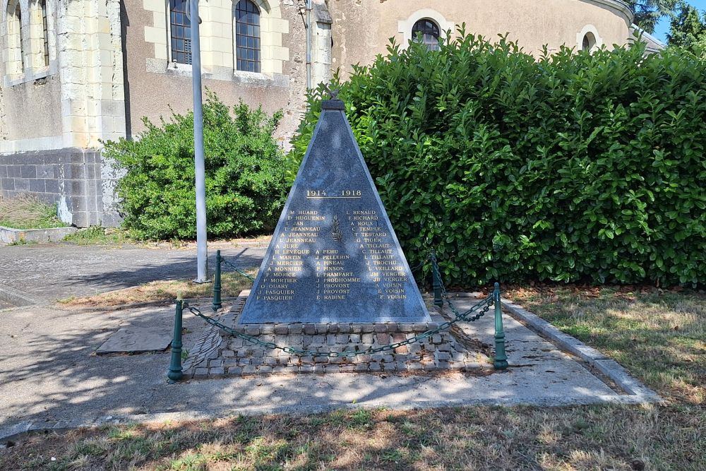 Oorlogsmonument Riaillé #1