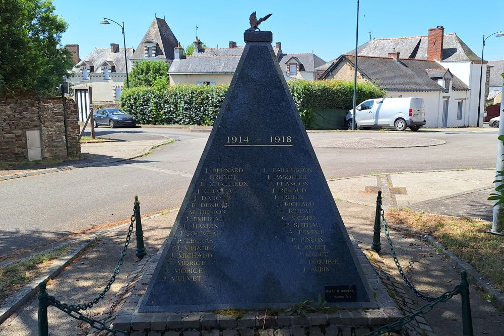 Oorlogsmonument Riaillé #2