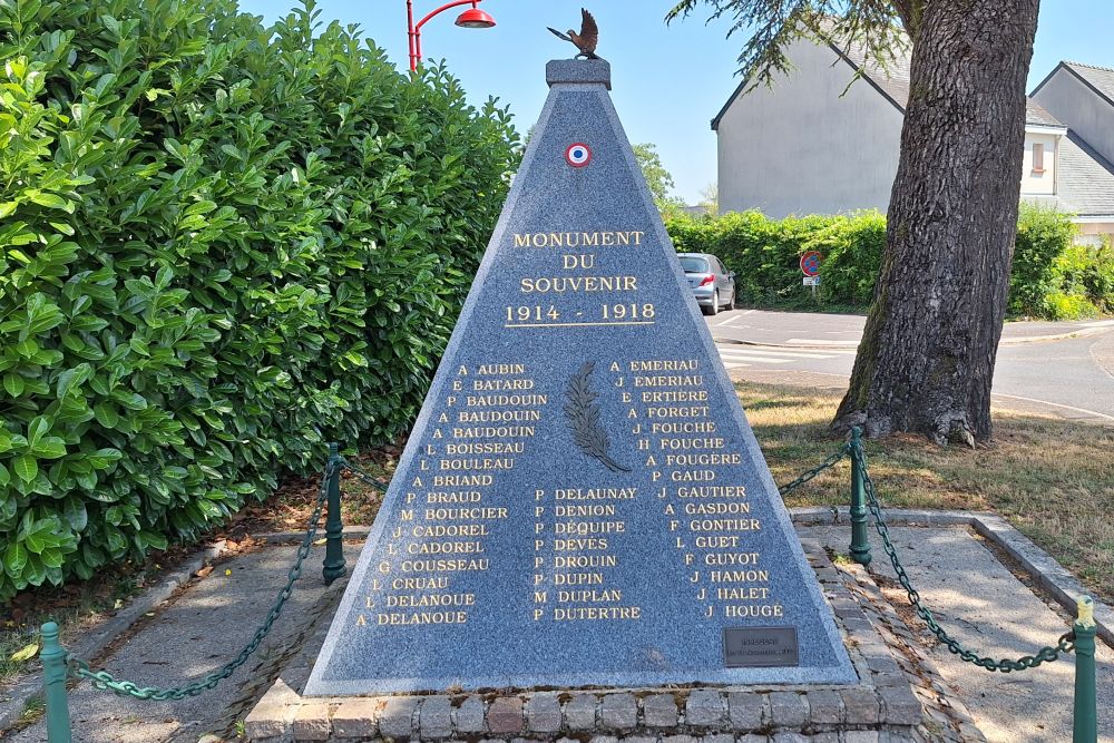 Oorlogsmonument Riaillé #4