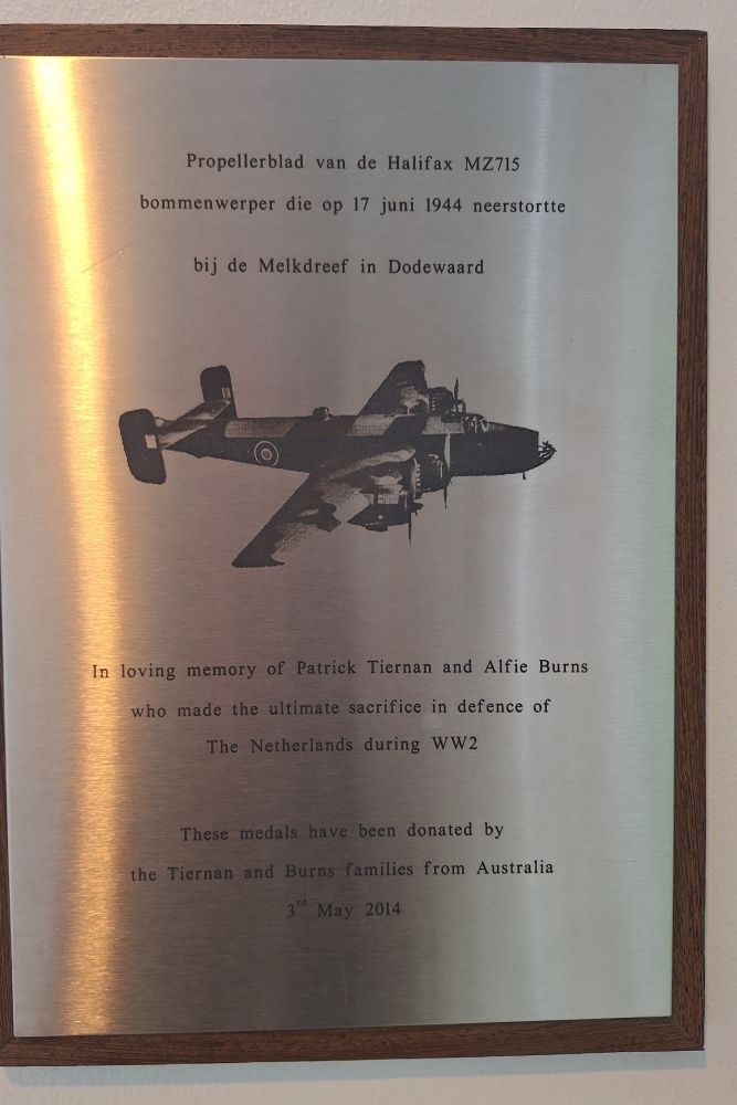 Gedenkteken Handley Page Halifax MZ715 Opheusden #2