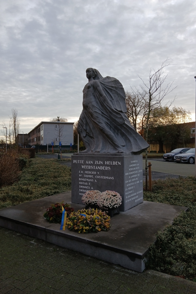 War Memorial Putte-Kapellen #1