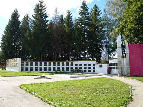 Sovjet Oorlogsbegraafplaats Yasnogorsk