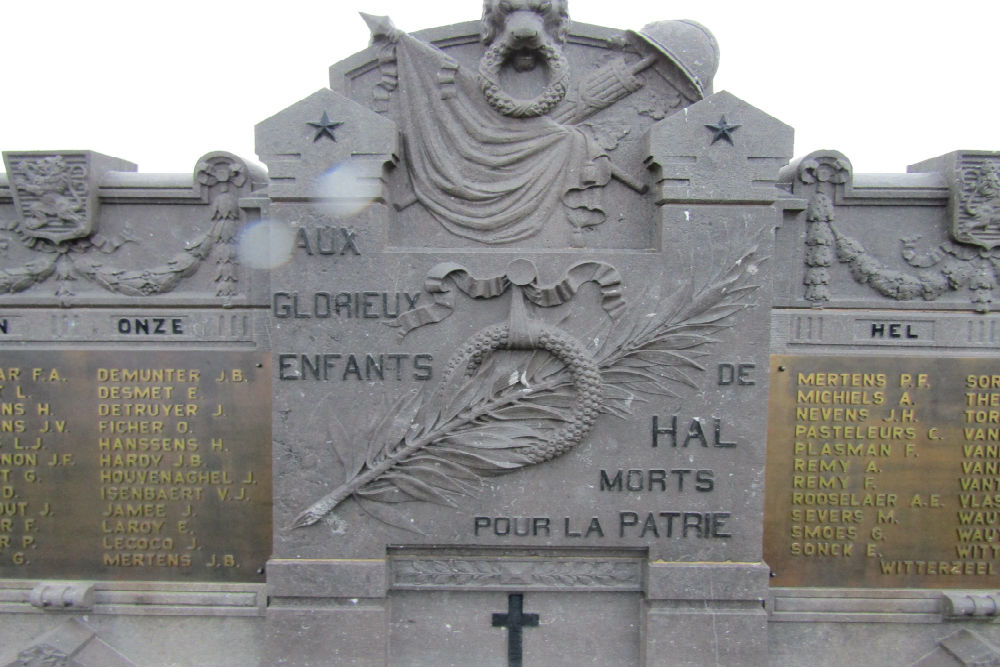 Oorlogsmonument Begraafplaats Halle #3