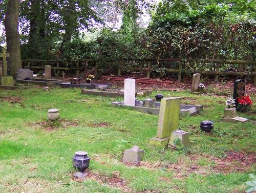 Oorlogsgraven van het Gemenebest St Peter Churchyard