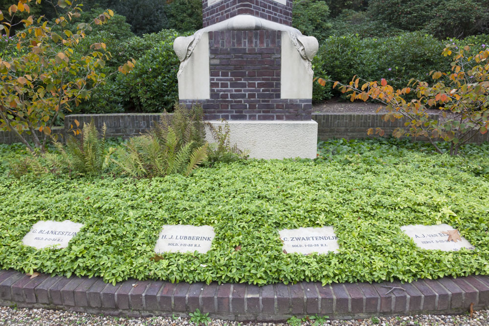 Monument voor Nederlandse Militairen Algemene Begraafplaats Heiderust Rheden #4