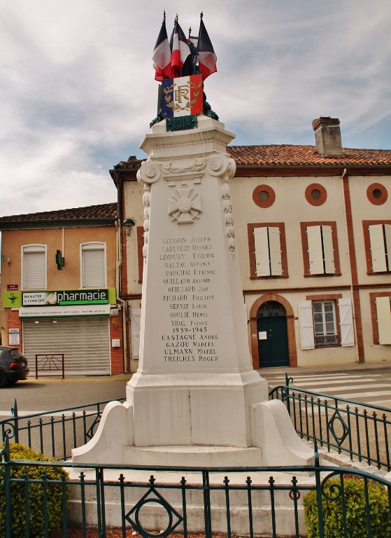 Oorlogsmonument Meauzac #1