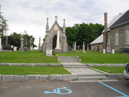 Commonwealth War Graves La Visitation Cemetery #1