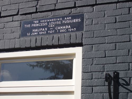 The Princess Louise Fusiliers Plaque - Akkrum - TracesOfWar.com