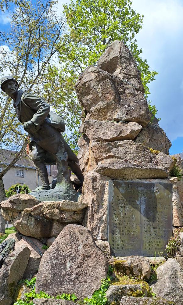 Oorlogsmonument Dun le Palestel #4