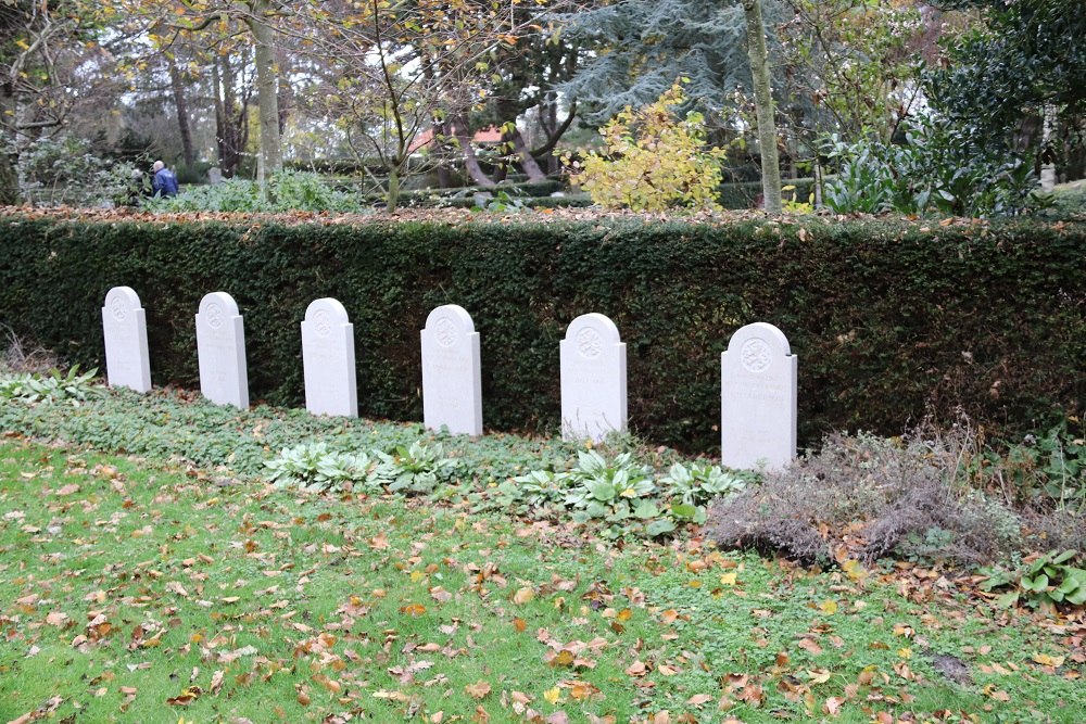 Dutch War Graves Municipal Cemetery Churchyard Huisduinen #4