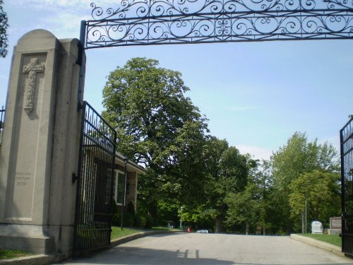 Commonwealth War Graves Woodland Cemetery