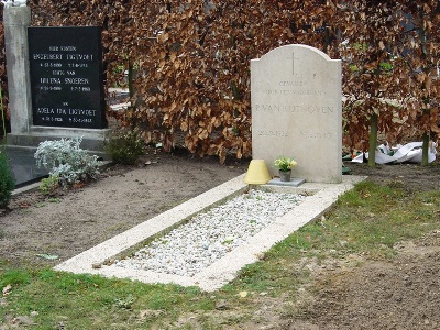 Dutch War Graves General Cemetery Leijsenakkers Oosterhout #5
