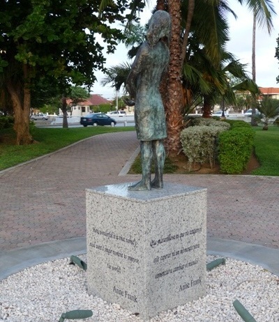 Statue Anne Frank #4