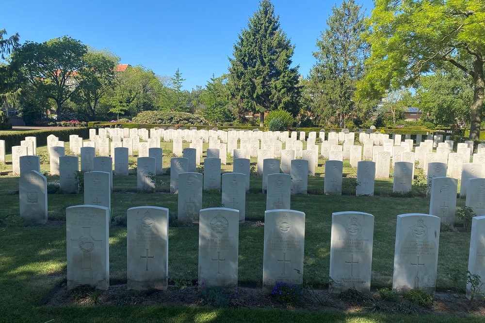 Commonwealth War Cemetery Eindhoven-Woensel #2