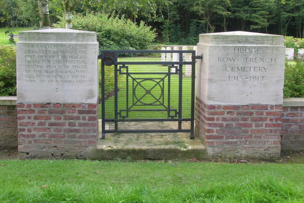 Commonwealth War Cemetery Hedge Row Trench #1