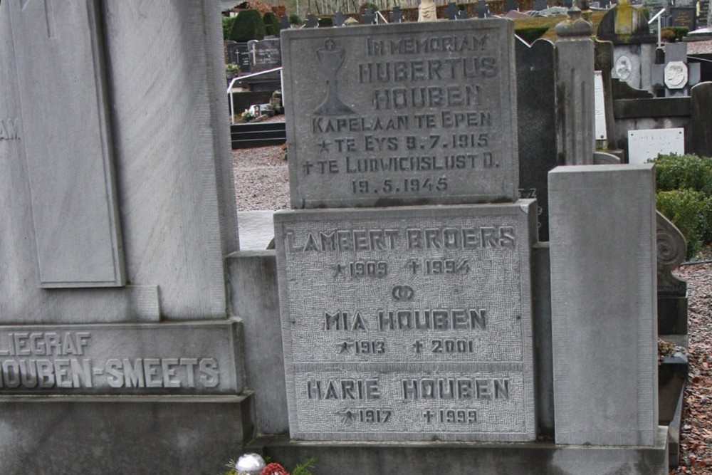 Dutch War Grave Roman Catholic Cemetery Eys #2
