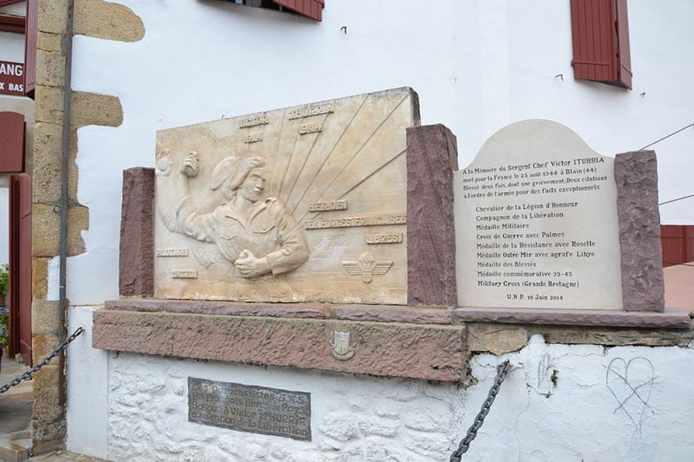 Monument Victor Iturria #1