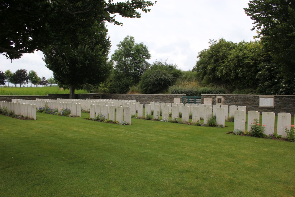 Commonwealth War Cemetery Guemappe #1