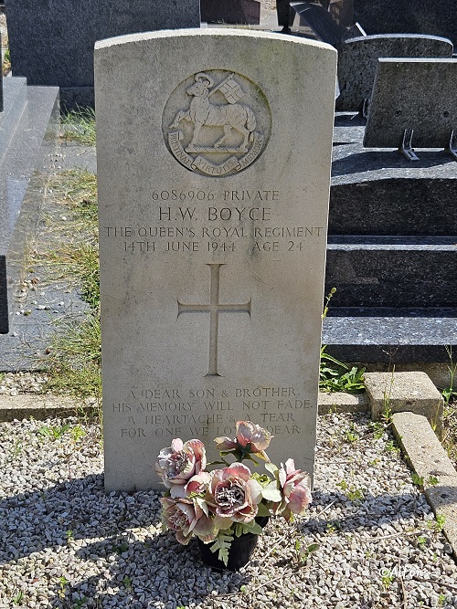 Commonwealth War Graves Livry #2
