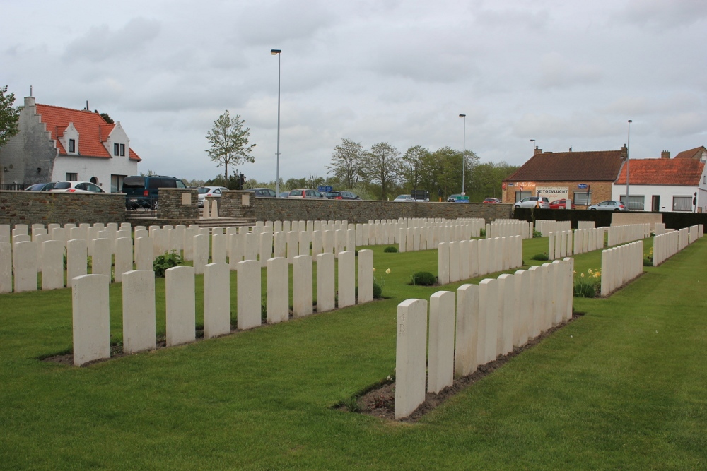 Commonwealth War Cemetery Ramscapelle Road #2