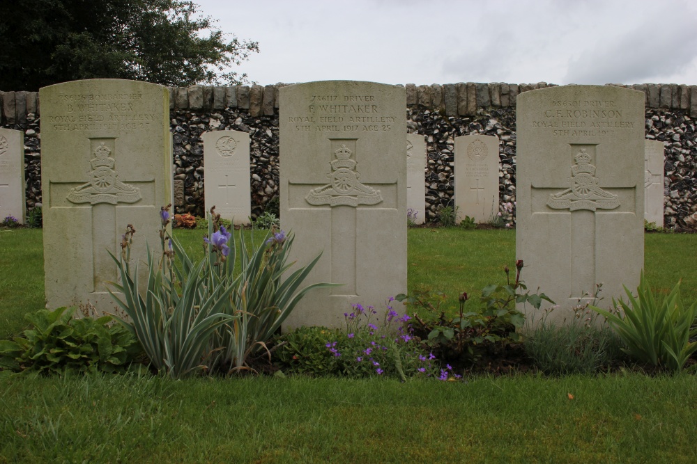 Commonwealth War Cemetery Ervillers #4