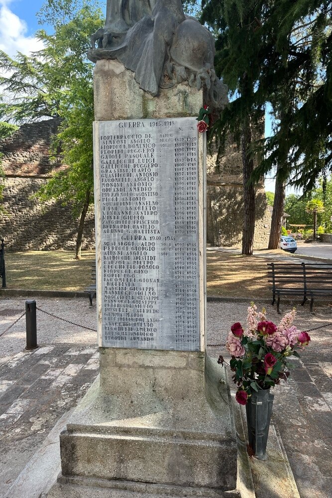 Oorlogsmonument Montone #2