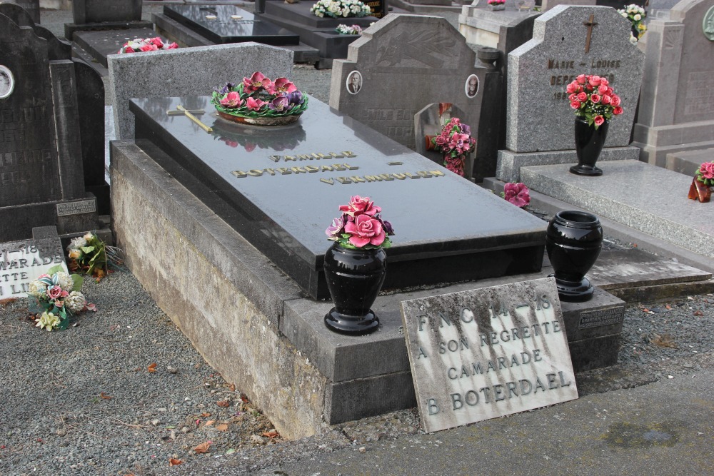 Belgian Graves Veterans Bois-de-Lessines Churchyard #5