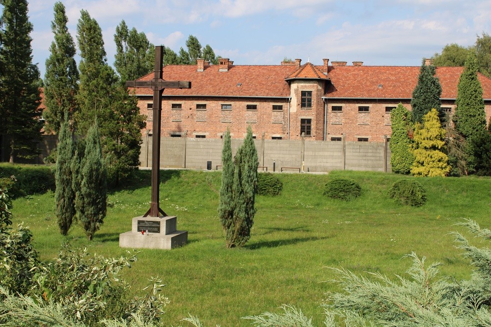 Execution pit Auschwitz I