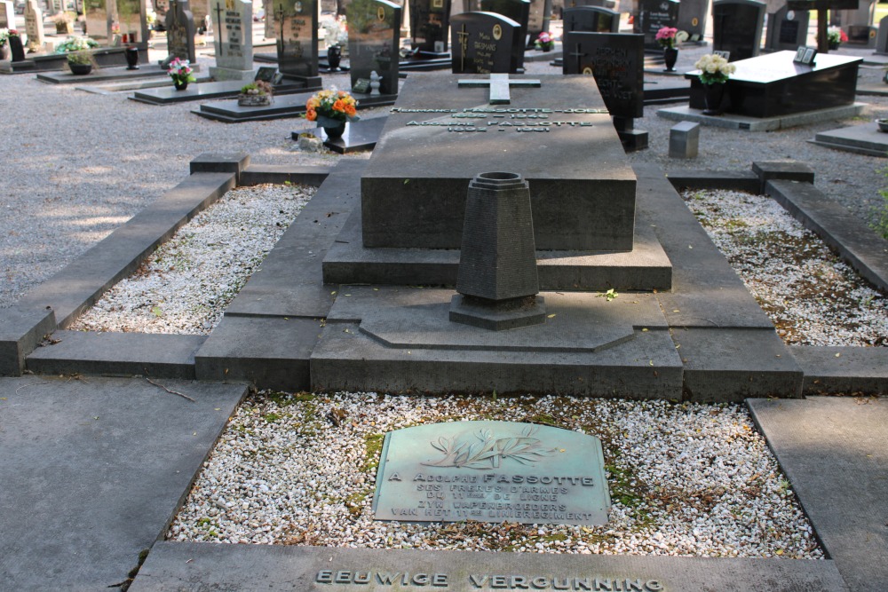 Belgian Graves Veterans Overpelt Fabriek #1