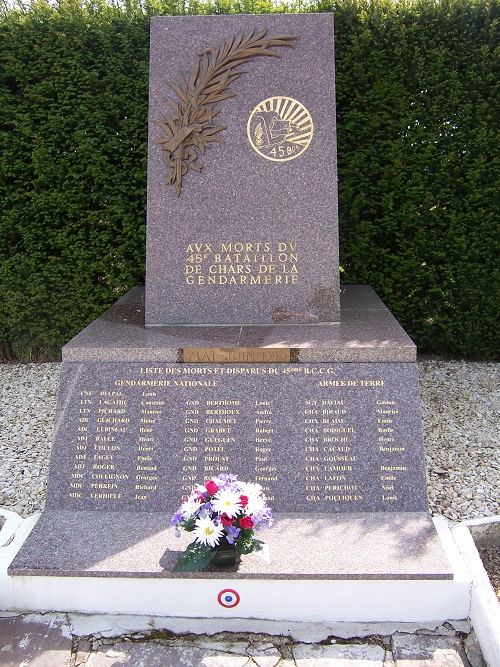 Oorlogsmonument 45e Bataillon de Chars de la Gendarmerie #2