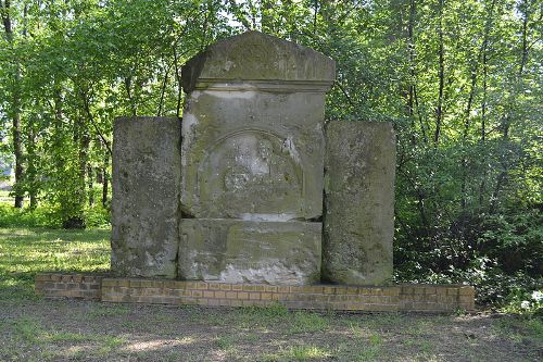 War Memorial Zechin #1