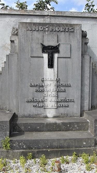 War Memorial Villers-le-Gambon #4