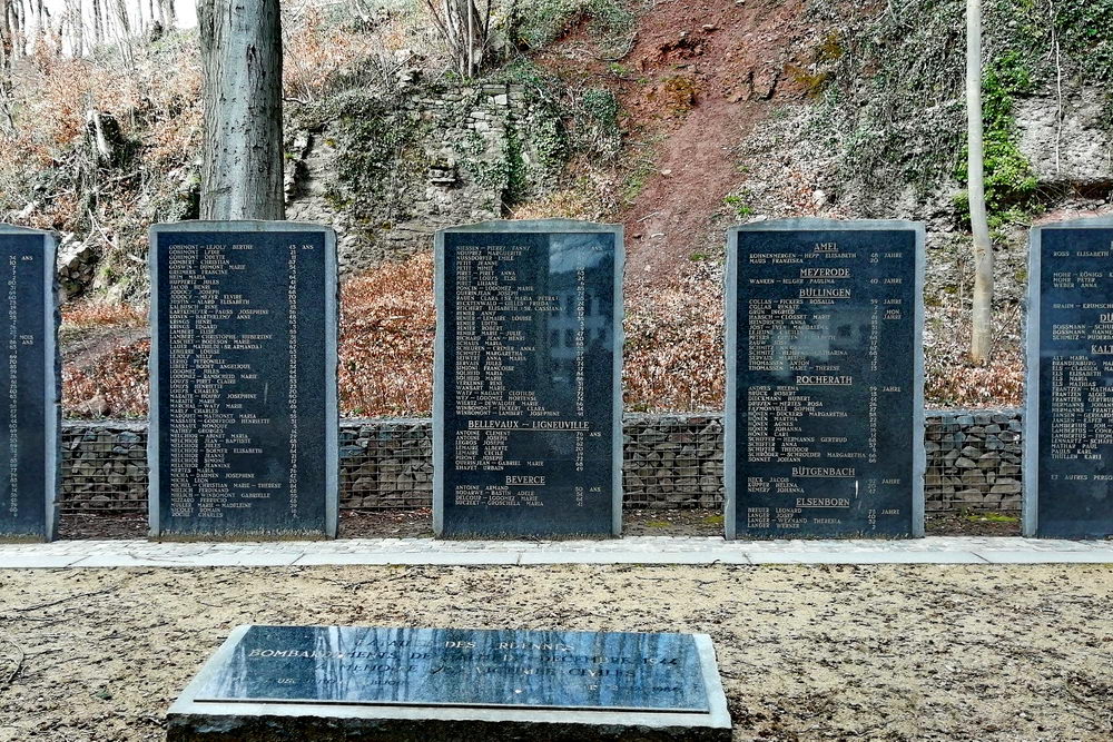 Monument Burgerslachtoffers Bombardement 23-12-1944 Malmedy #3