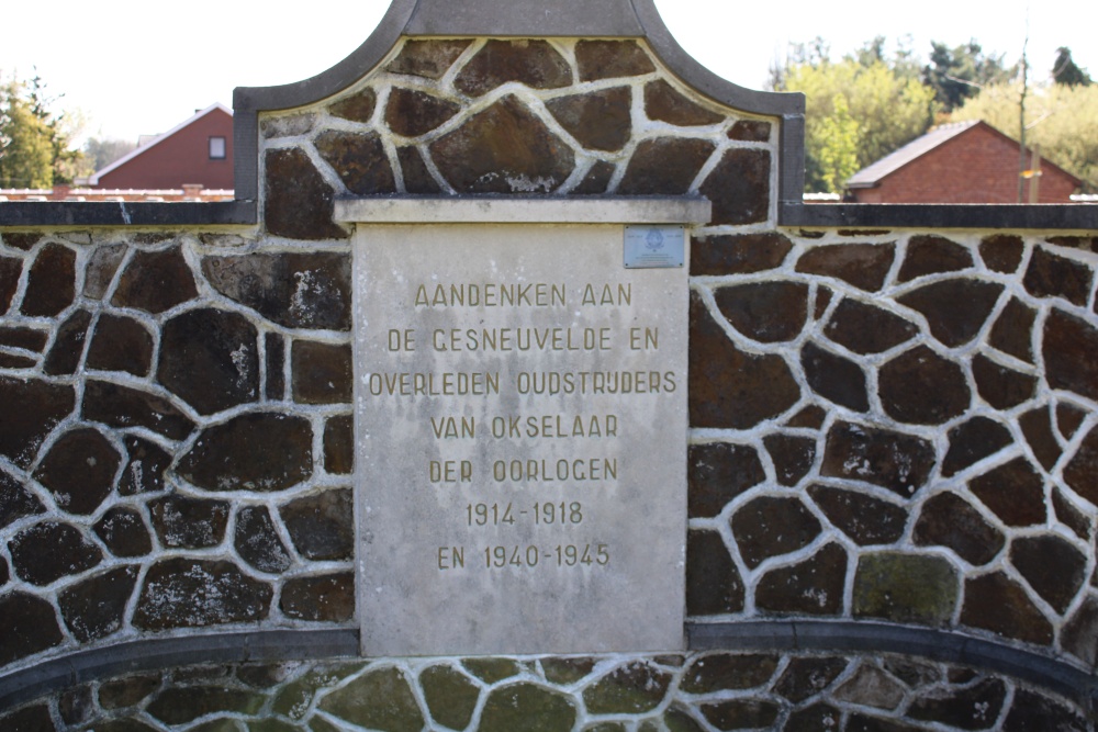 Oorlogsmonument Begraafplaats Okselaar #2