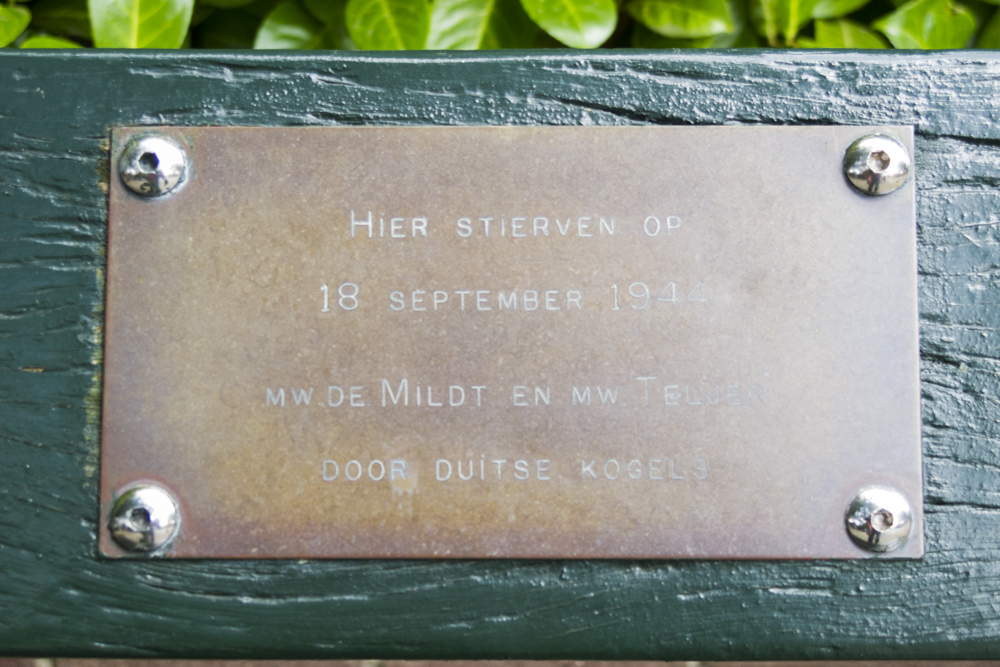 Memorial Bench & nformation Sign Civilian Victims Einkelaan #2