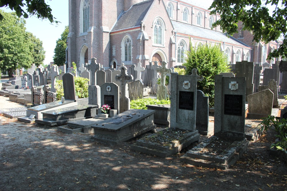Belgian Graves Veterans Zaffelare Churchyard #5