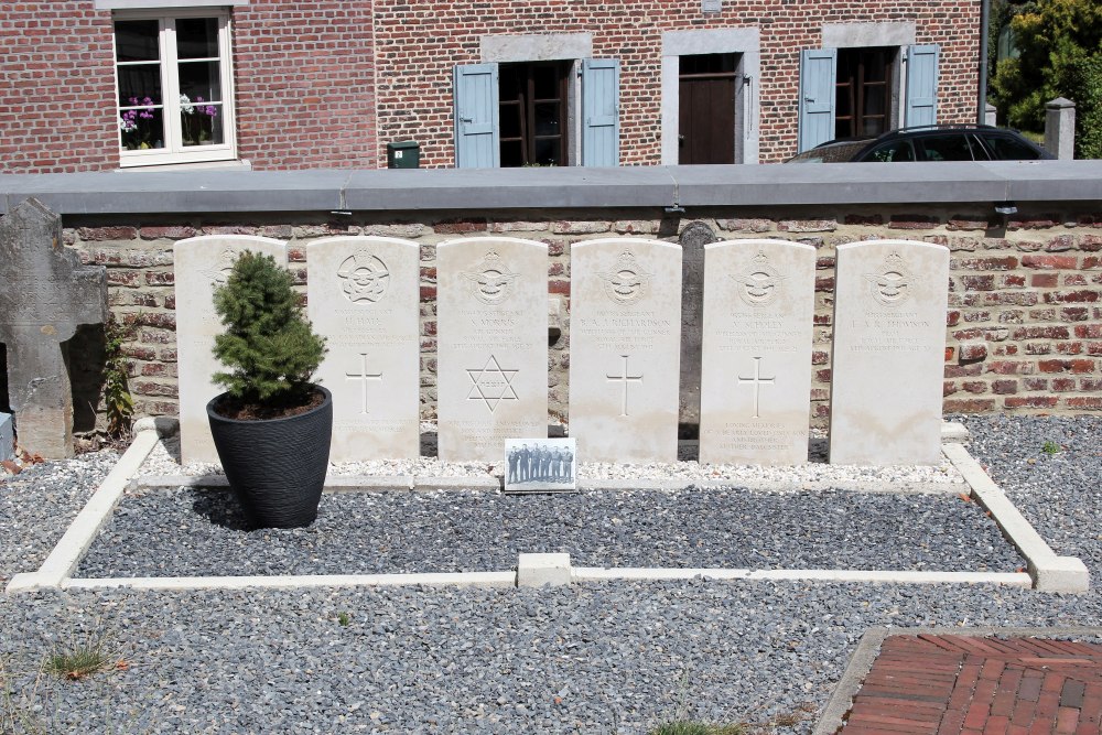 Oorlogsgraven van het Gemenebest Sint-Martens-Voeren #1