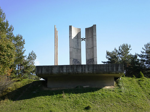 Partizanenmonument & Massagraf