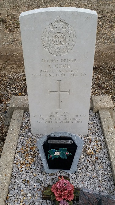 Commonwealth War Grave Marolles #3