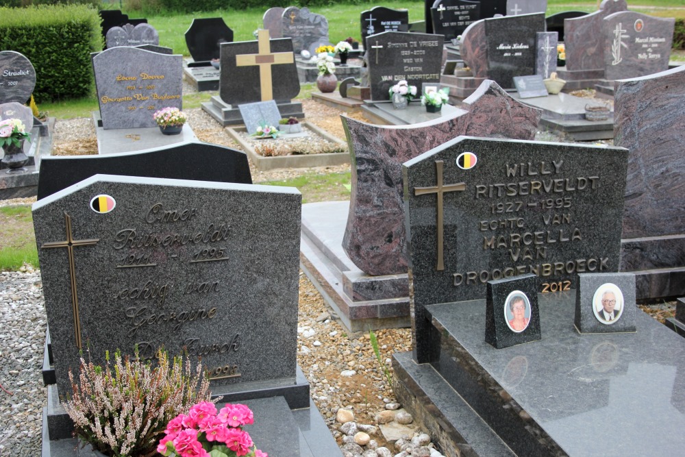 Belgische Graven Oudstrijders Steenhuize-Wijnhuize Begraafplaats