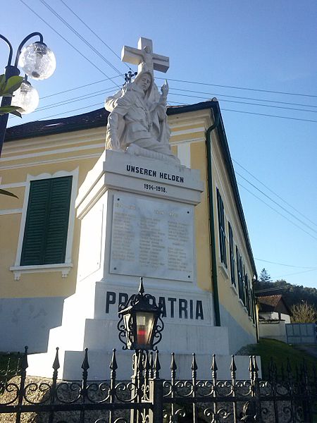 Oorlogsmonument Badersdorf #1