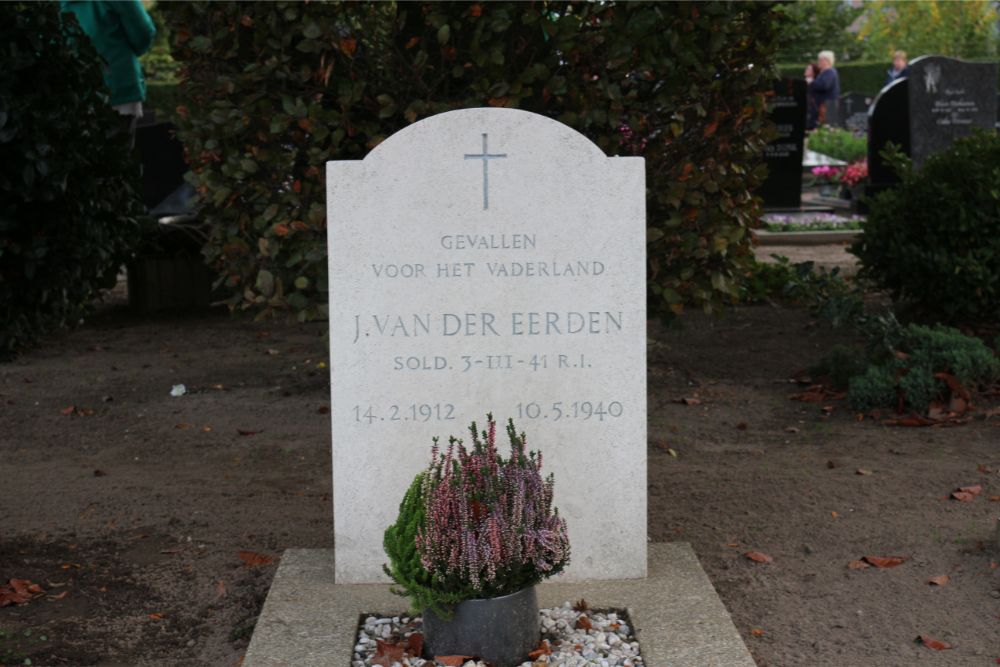 Dutch War Grave Roman Catholic Cemetery Schijndel #1