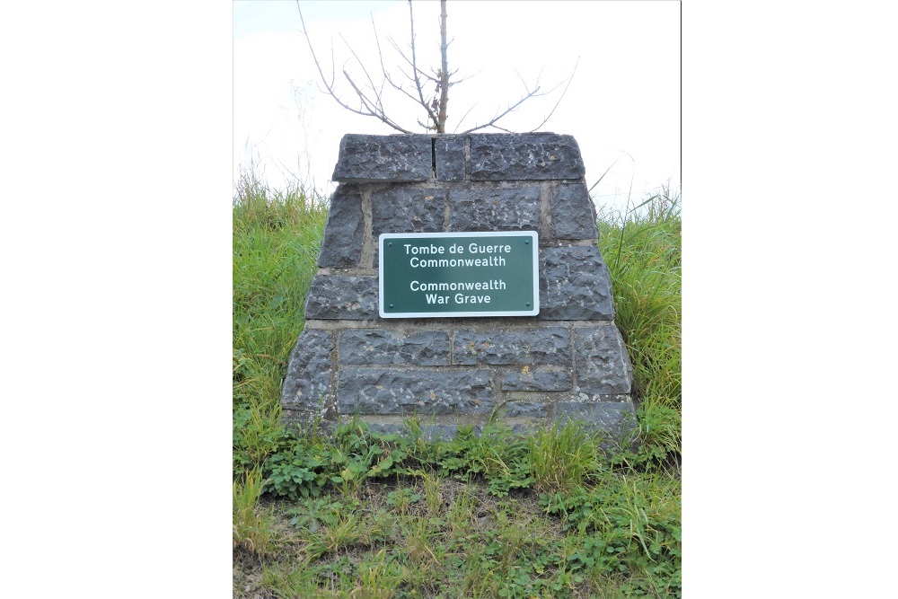 Commonwealth War Grave Froidlieu #4