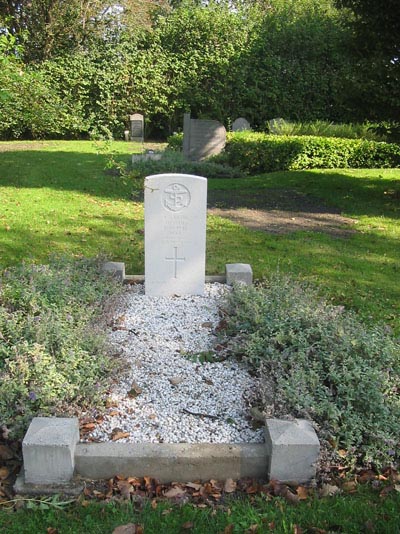 Commonwealth War Grave Oostkapelle #2