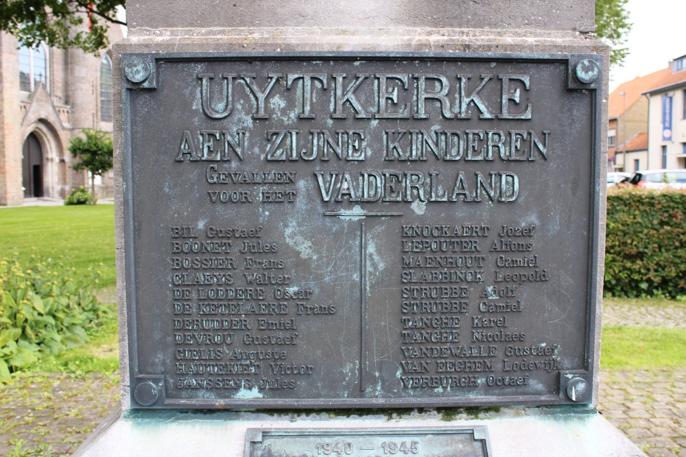 Oorlogsmonument Uitkerke #3