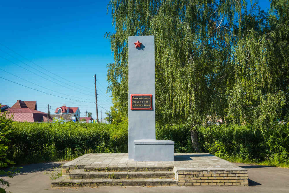 Monument Oorlogshelden Volodarsk #1