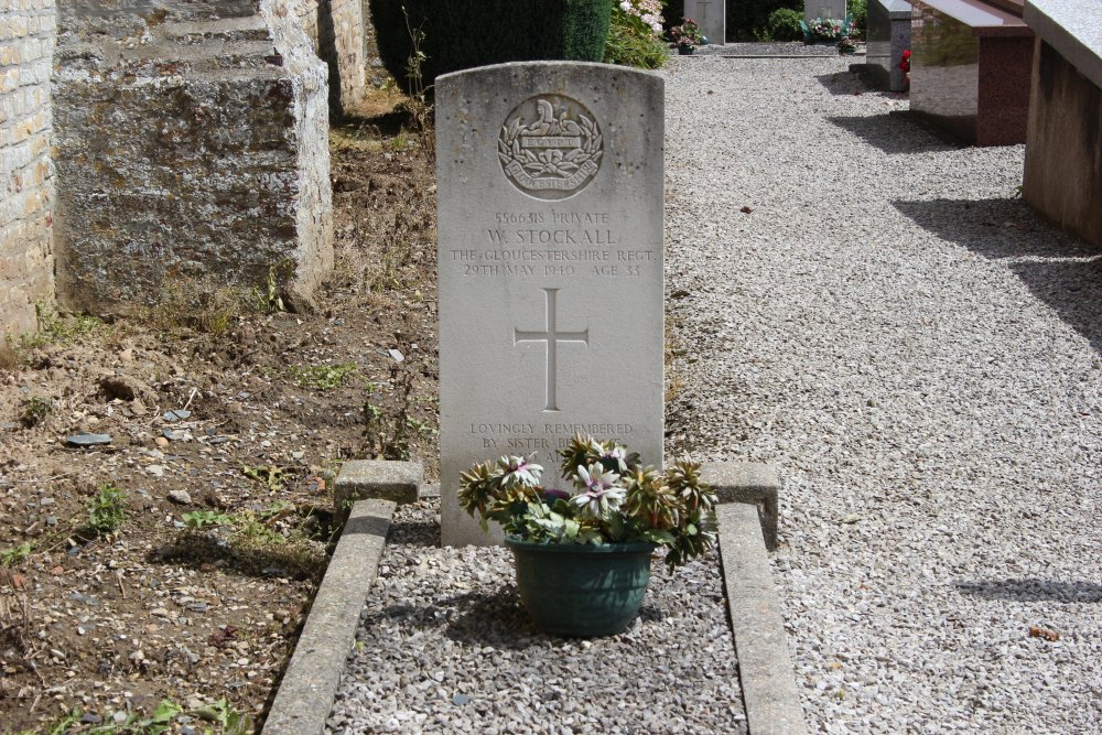 Commonwealth War Graves Wulverdinghe #1